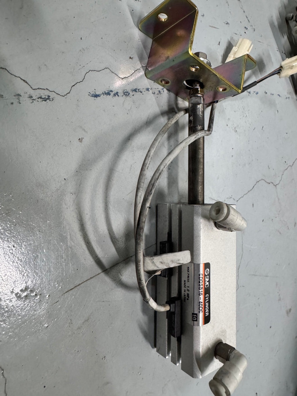 SMC CDQSB16-40DC