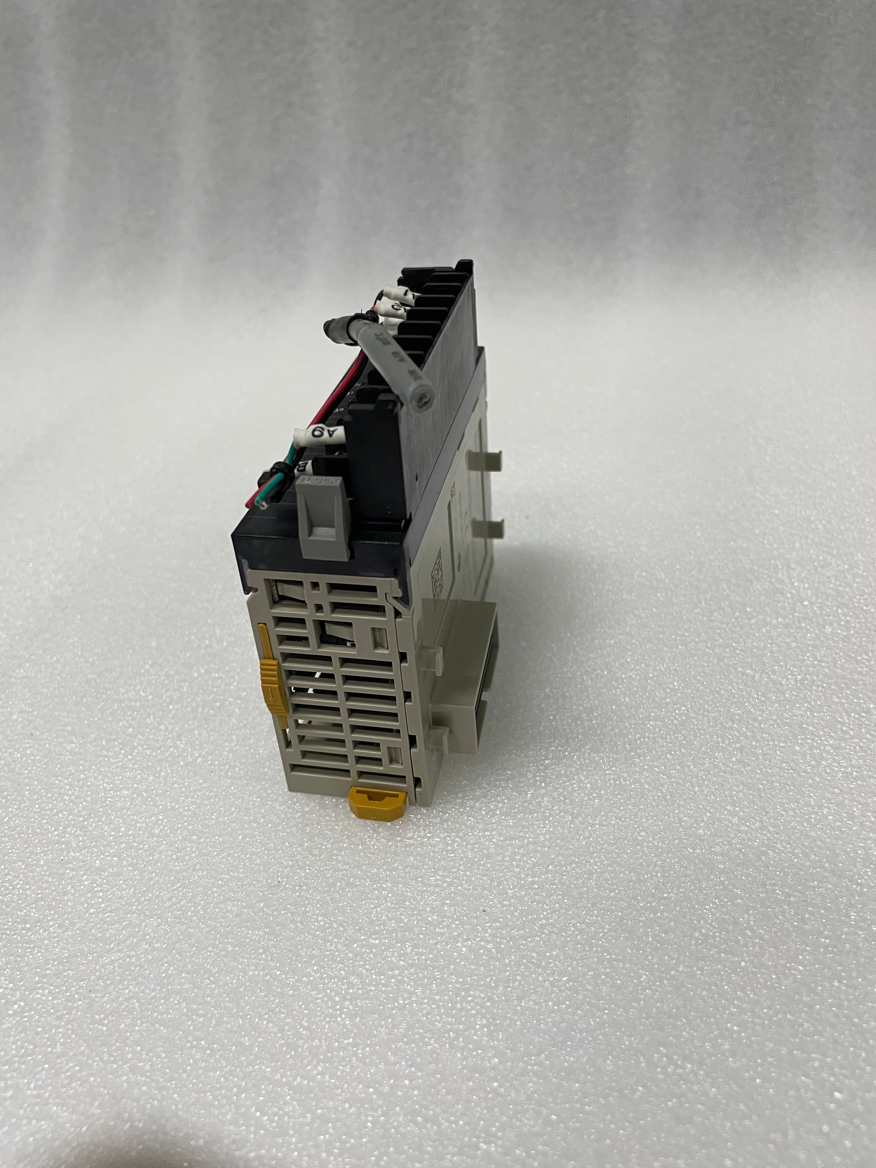 OMRON CJ1W-DA08V