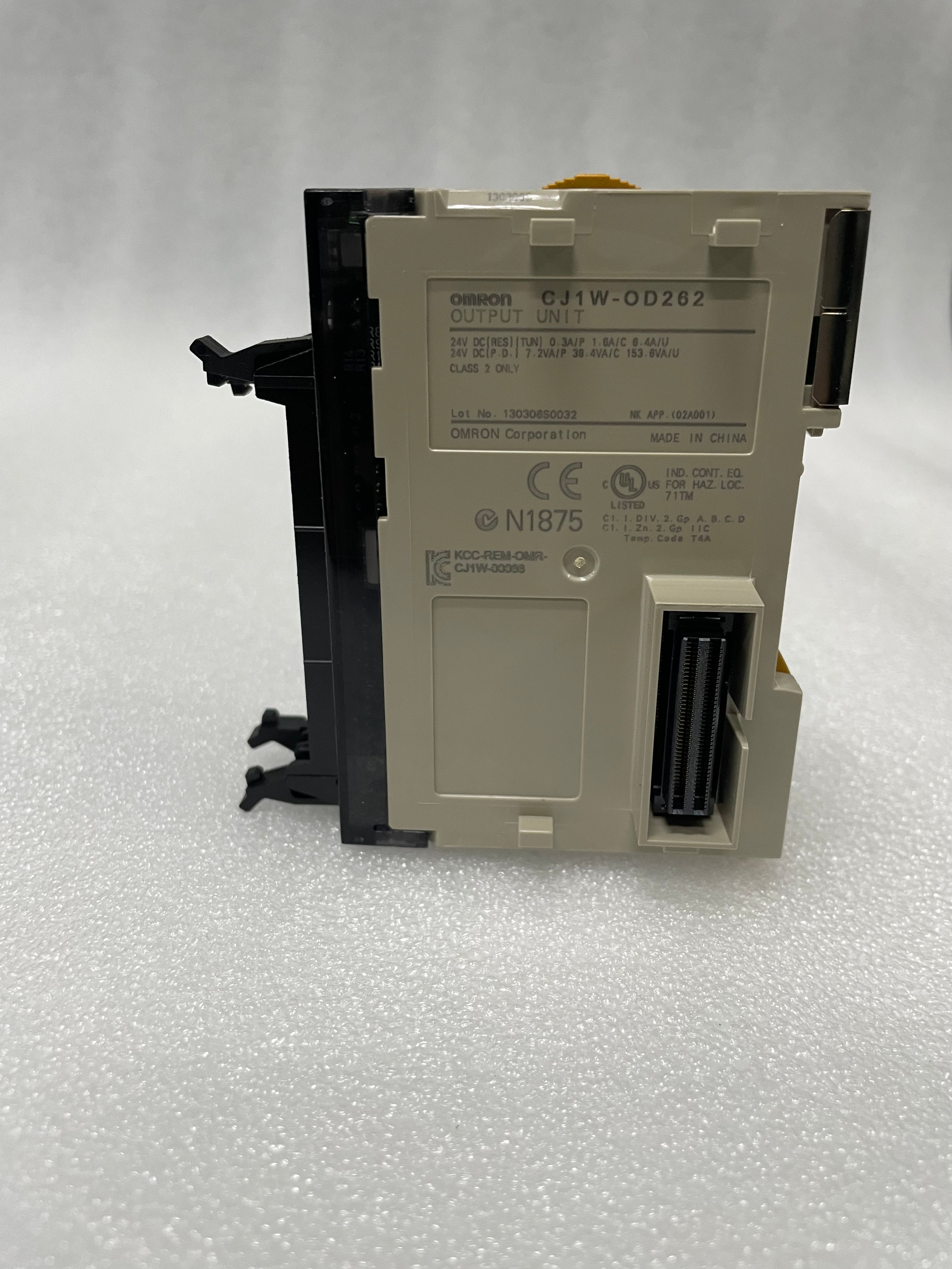 OMRON CJ1W-OD262