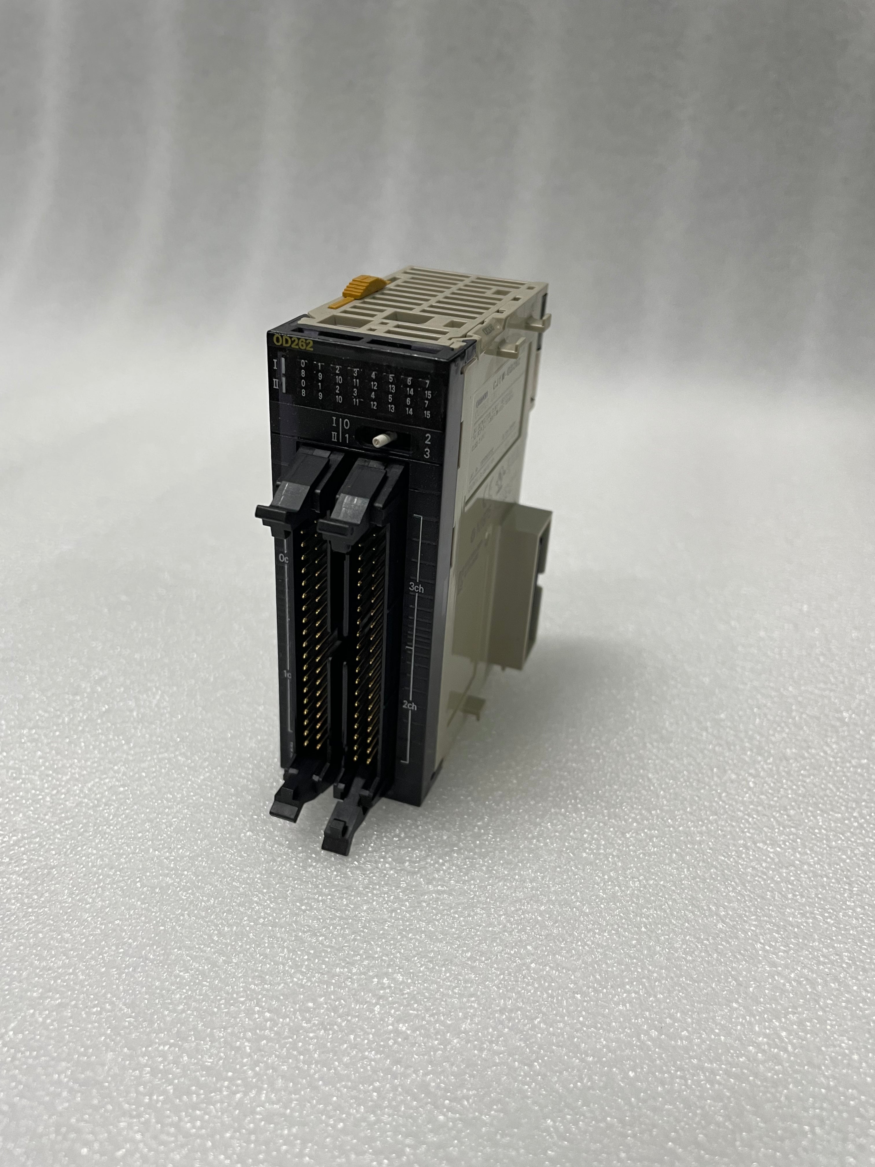 OMRON CJ1W-OD262