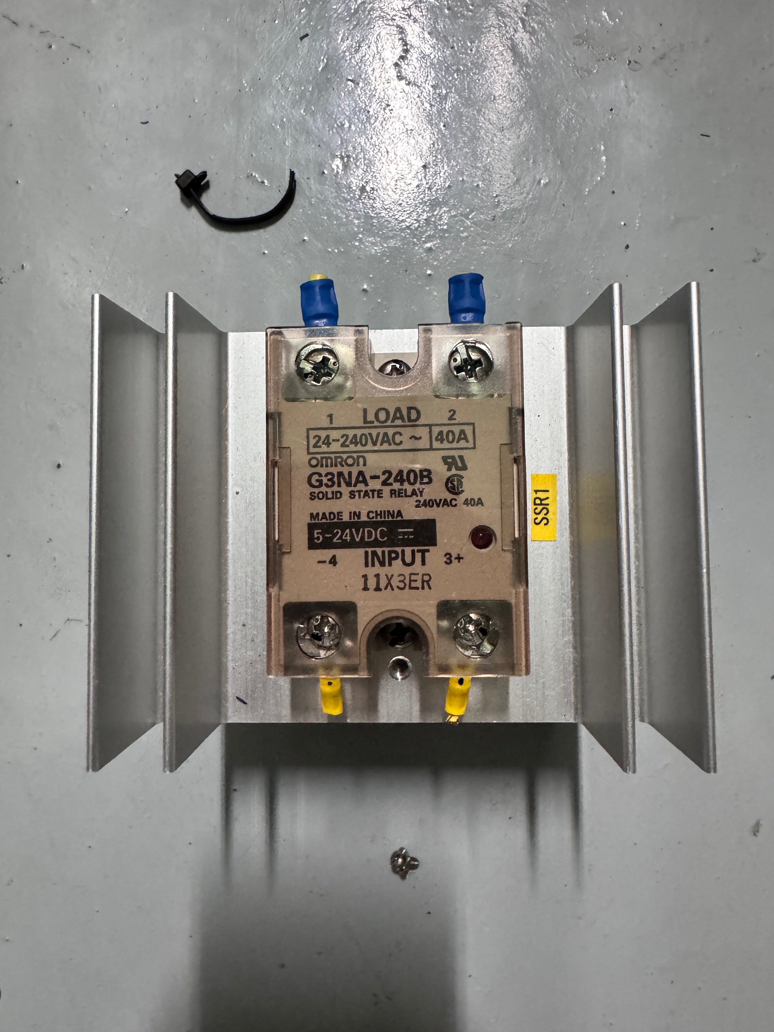 Omron G3NA-240B + Y92B-N150