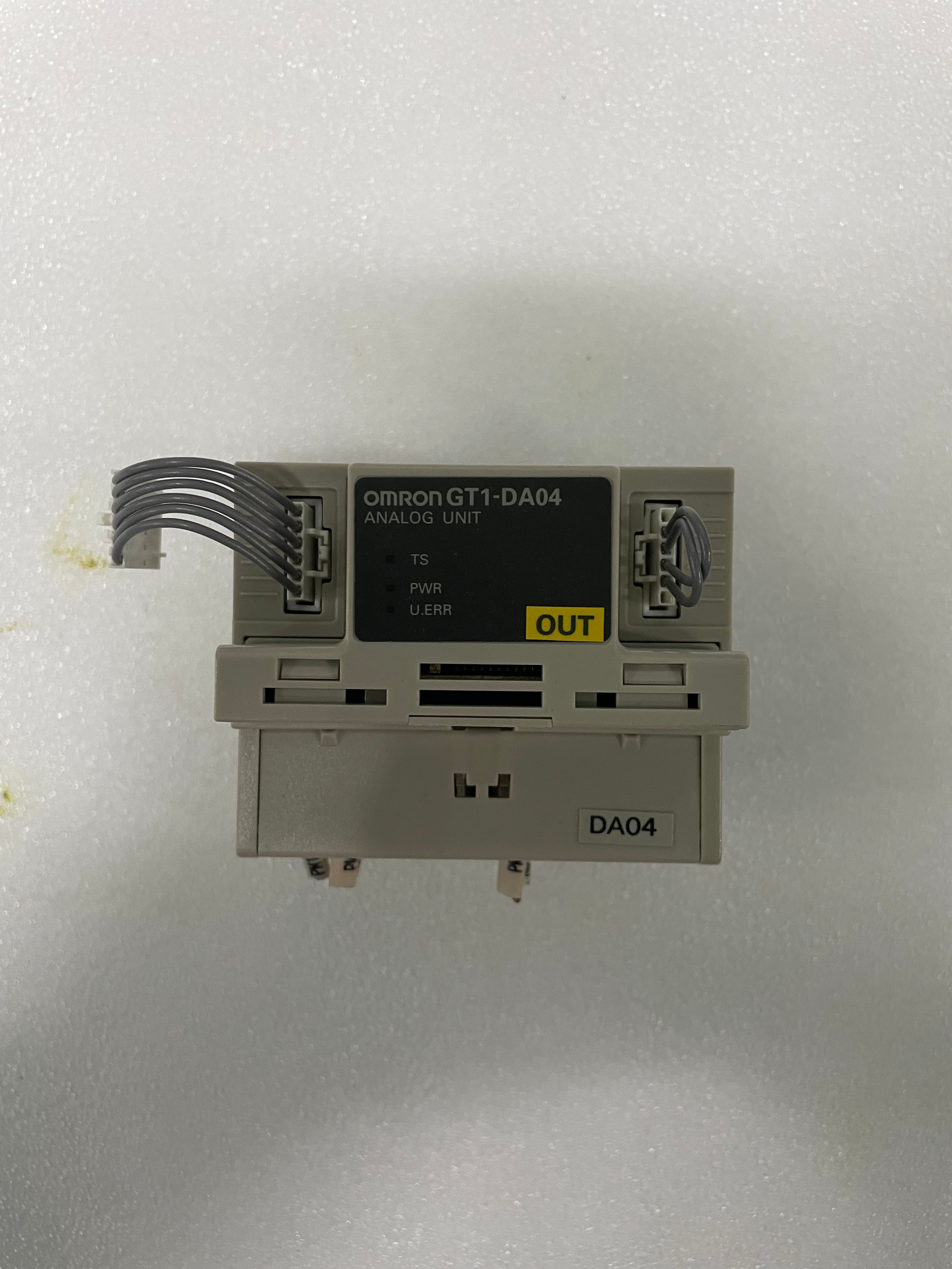 OMRON GT1-DA04
