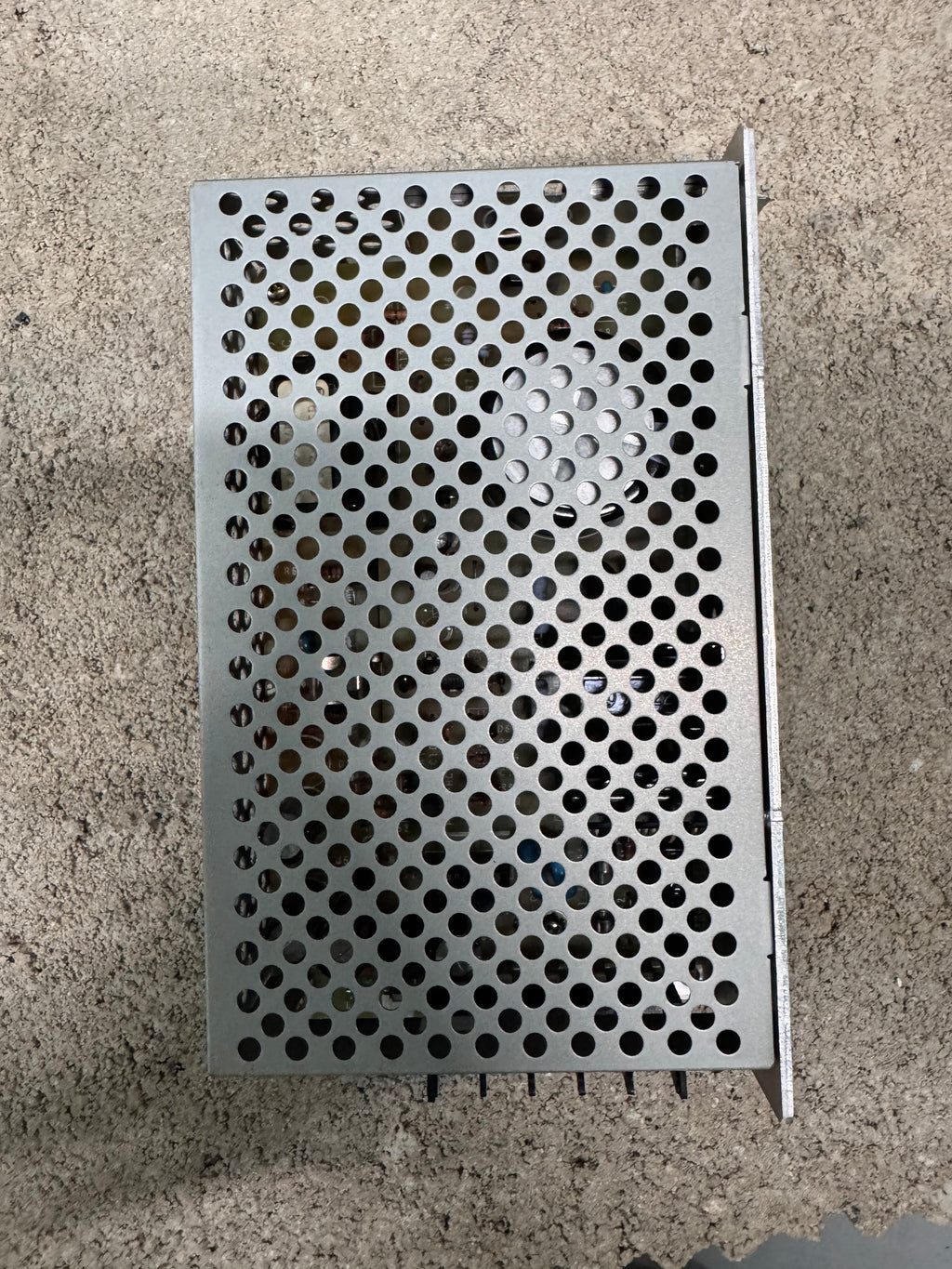 OMRON S82J-10024D