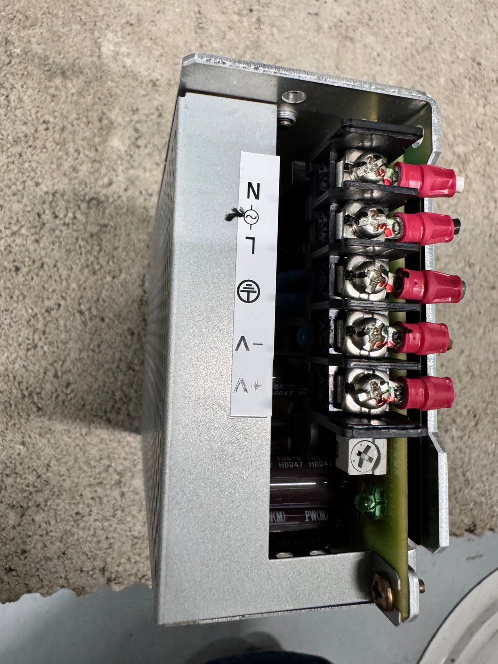 OMRON S82J-10024D