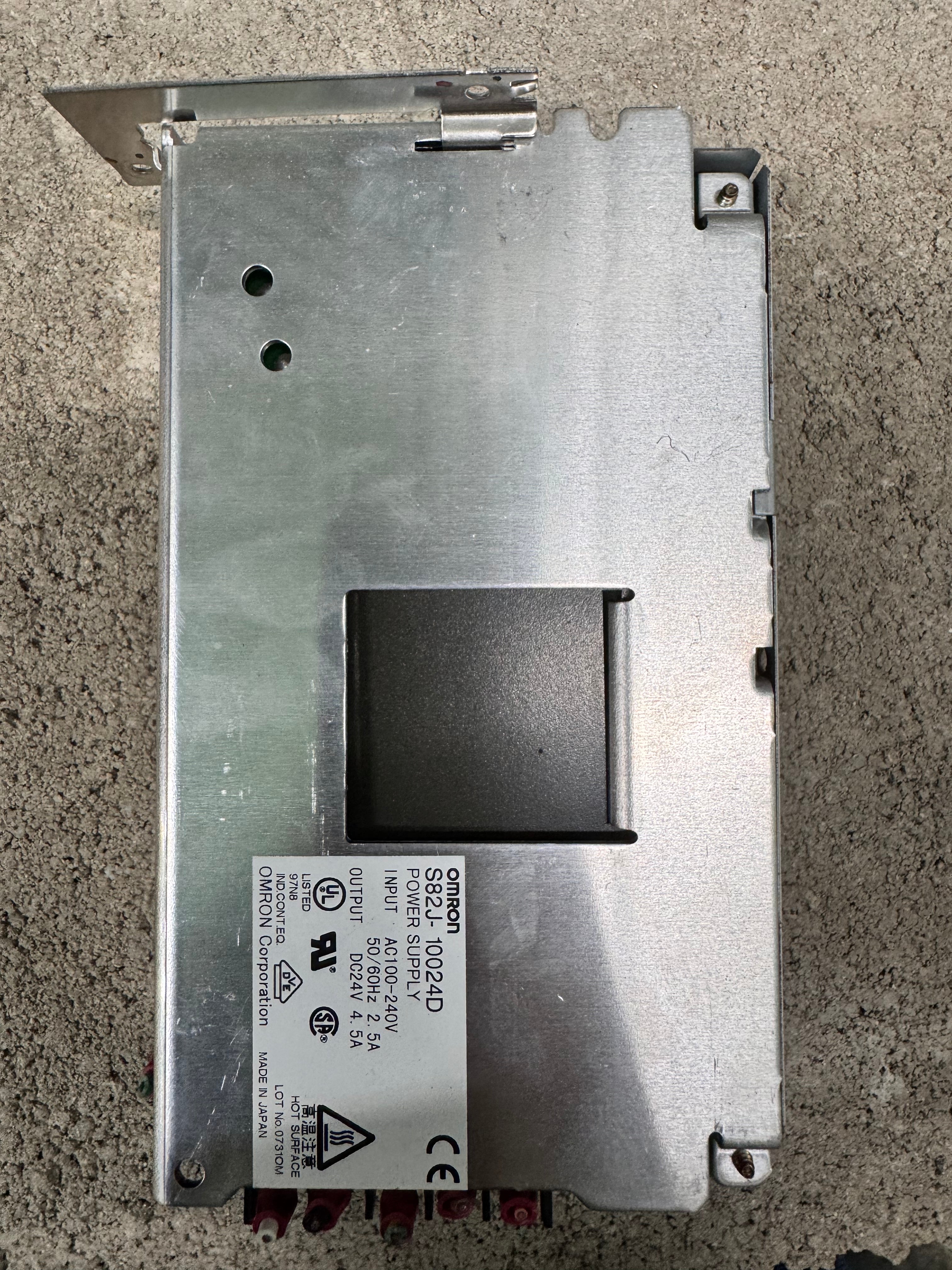 OMRON S82J-10024D
