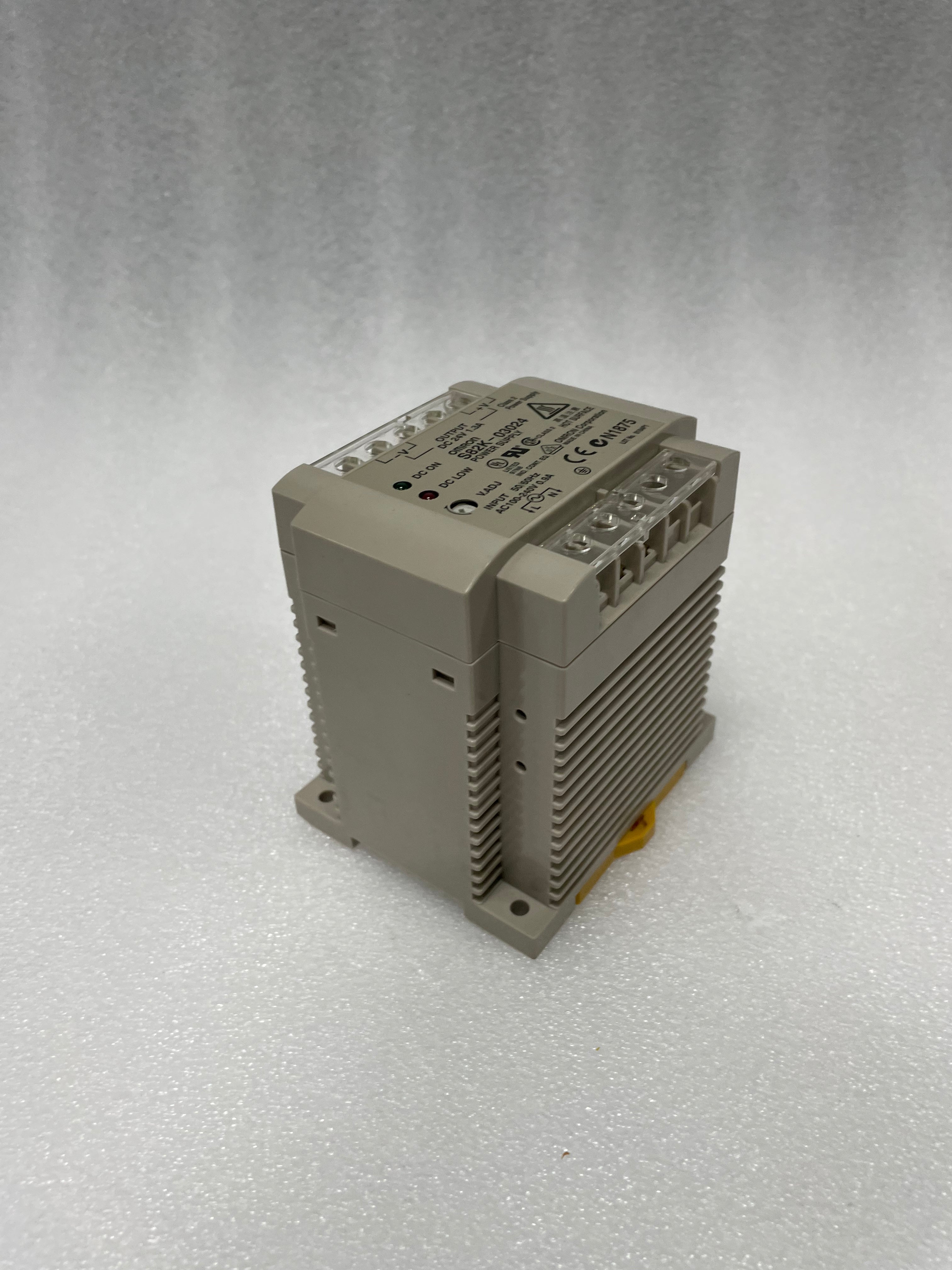 OMRON S82K-03024