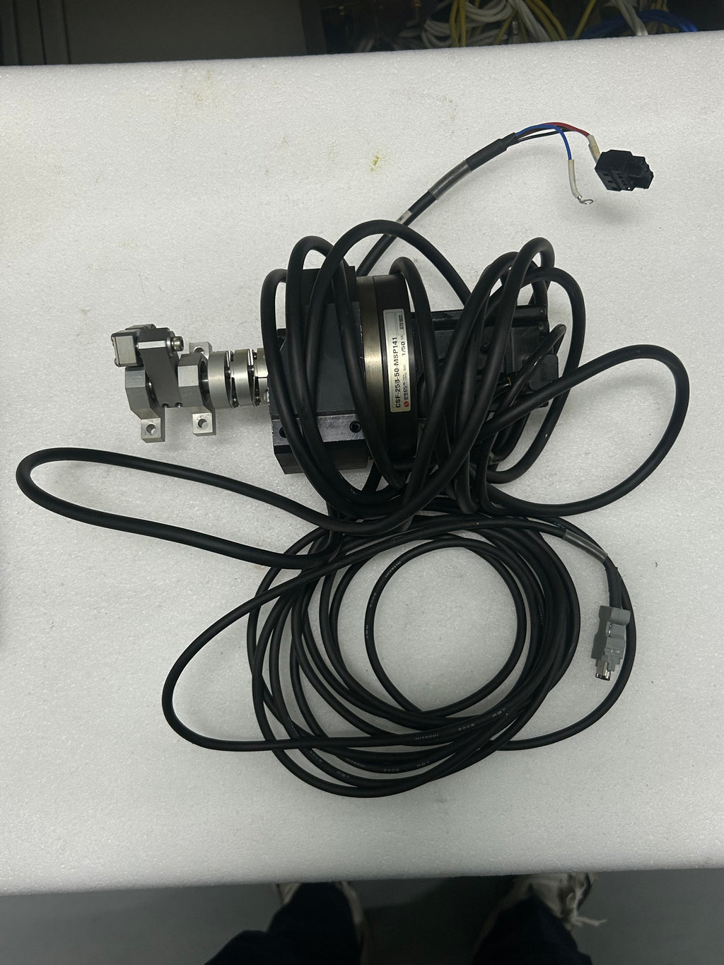 Yaskawa SGMAS-02ACA21 + CSF-25B-50-MSP141