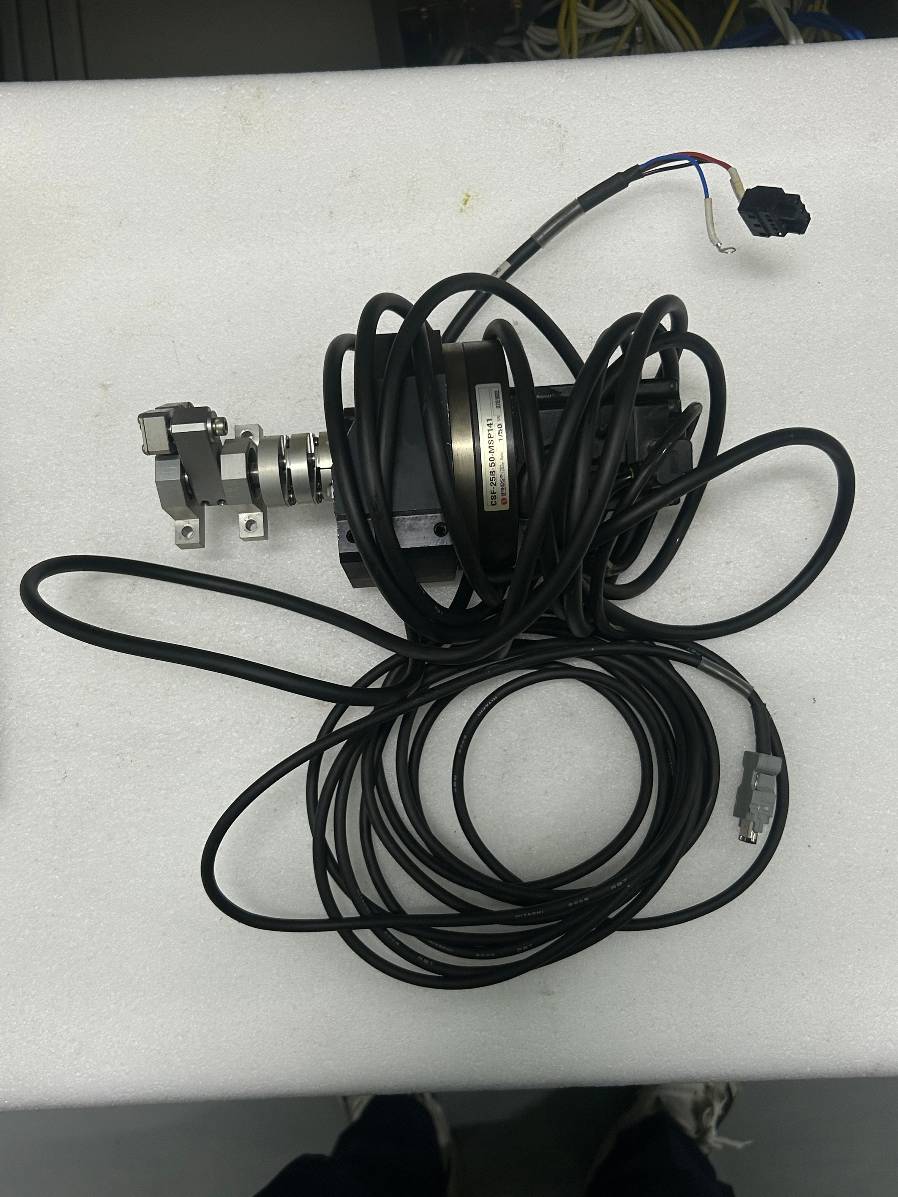 Yaskawa SGMAS-02ACA21 + CSF-25B-50-MSP141