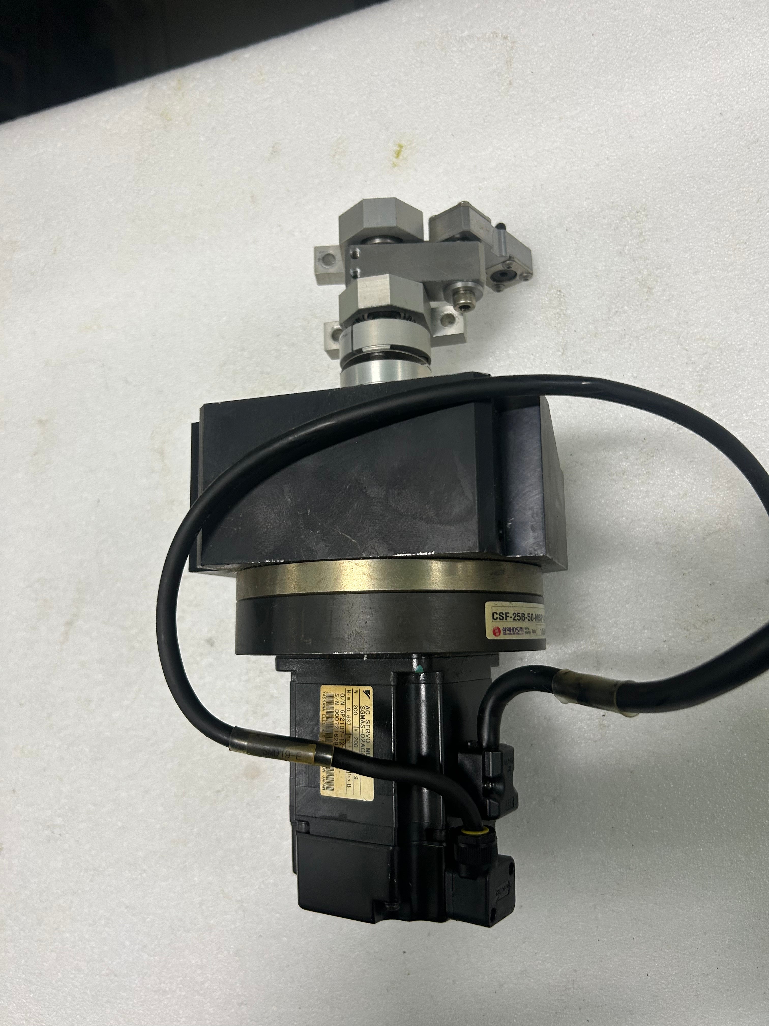 Yaskawa SGMAS-02ACA21 + CSF-25B-50-MSP141