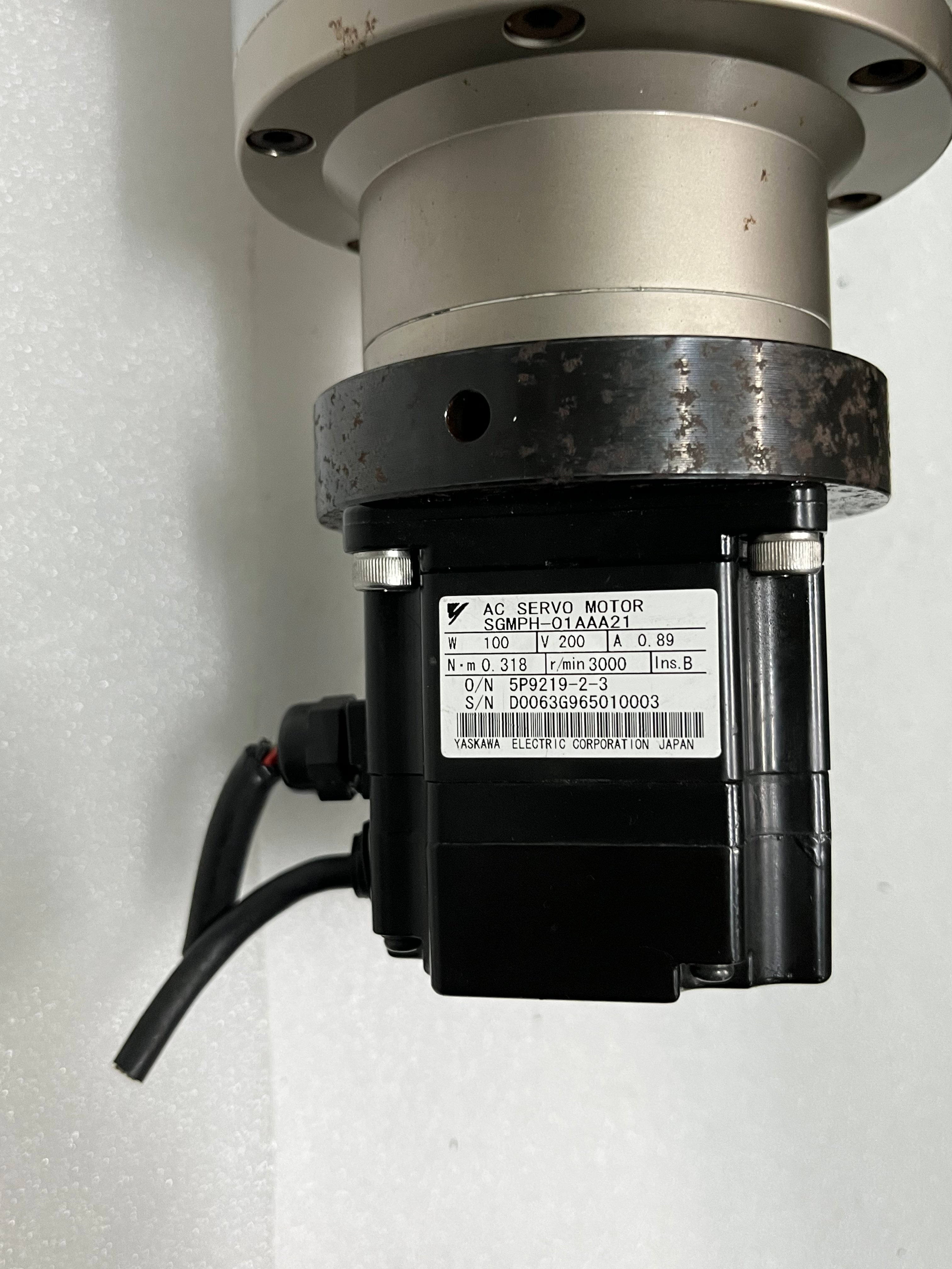 Yaskawa SGMPH-01AAA21 + BBR100SH-100S-8T