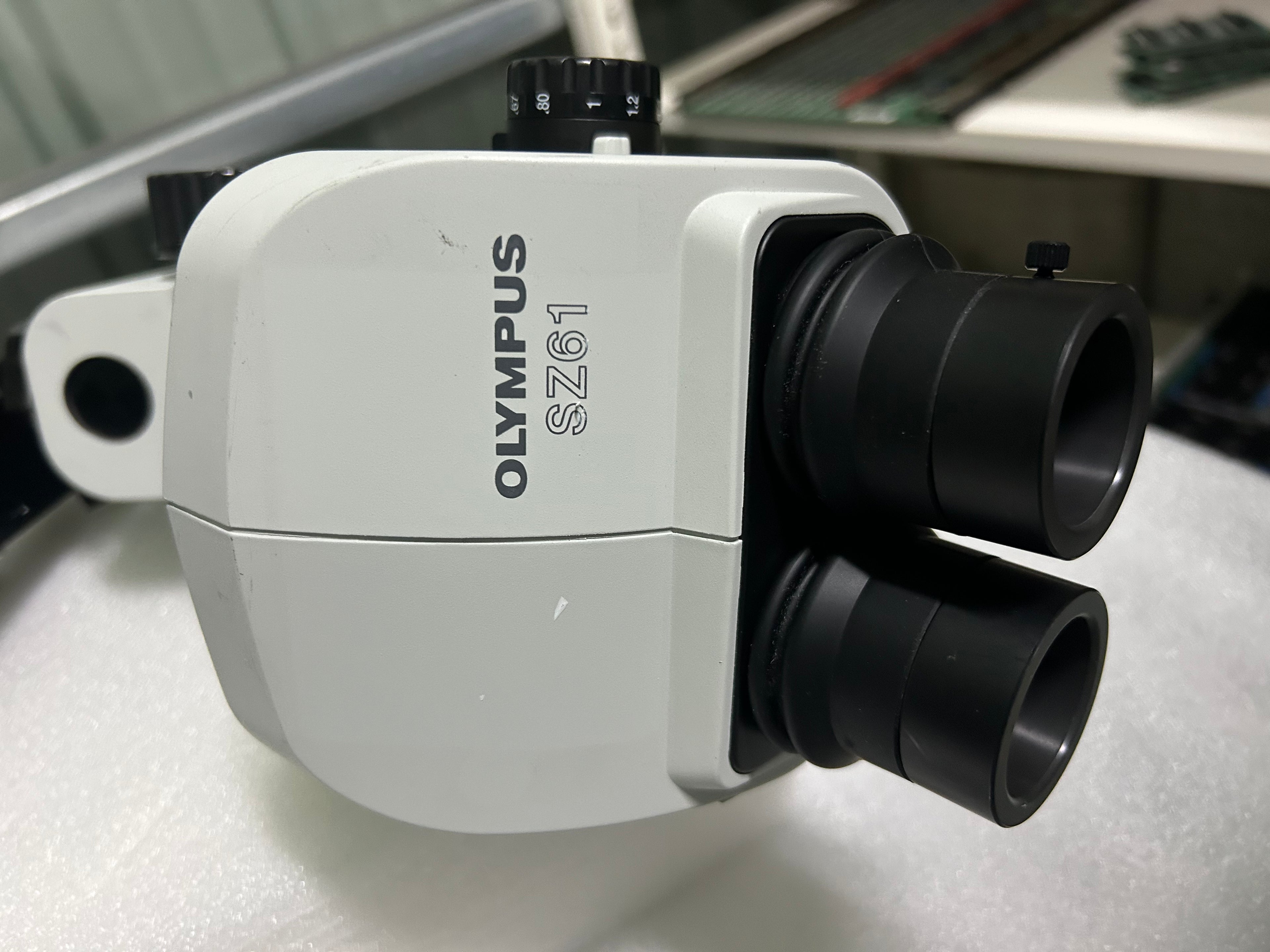 Olympus SZ61 + SZ2-STB2 + KL0208