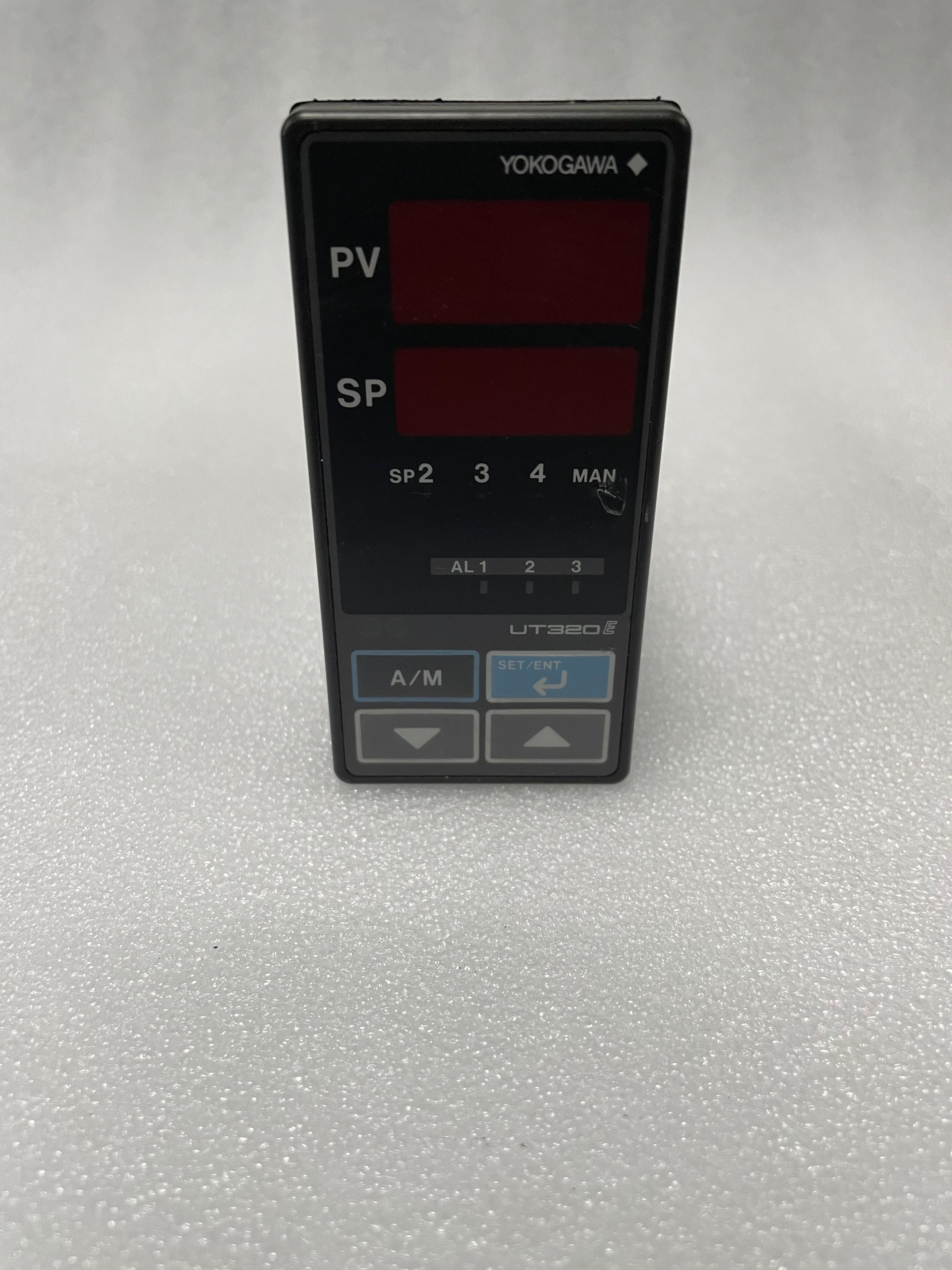 YOKOGAWA UT320